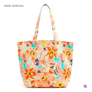 Vera Bradley Grand Tote in Rain Forest Lily Coral. NWT
